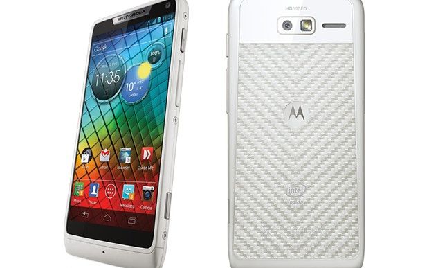 White Motorola RAZR i Motorola Razr I Telefonul Cu Cel Mai Rapid Procesor In Varianta Alba