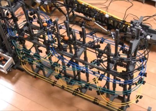 Un student japonez creeaza cea mai cool jucarie din lume! Masoara 31 m si e facuta din LEGO Un Student Japonez Creeaza Cea Mai Cool Jucarie Din Lume Masoara 31 M Si E Facuta Din Lego