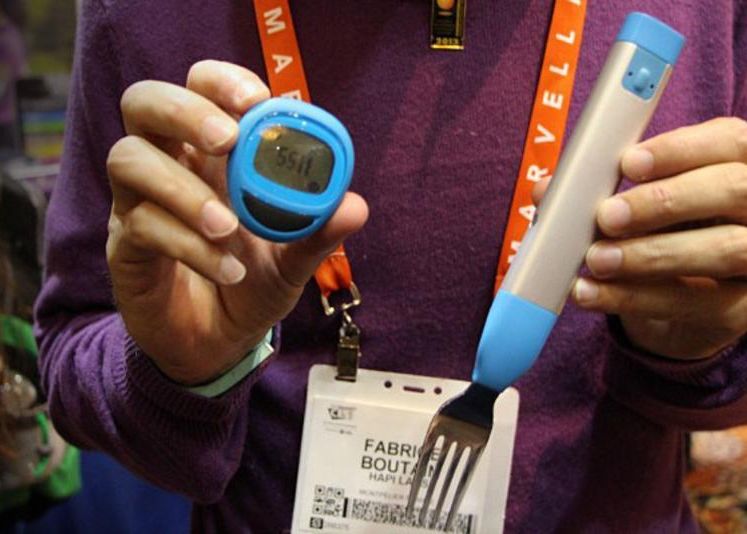 Furculita inteligenta HAPIfork de la CES te ajuta sa mananci putin Furculita Inteligenta Hapifork De La Ces Te Ajuta Sa Mananci Putin