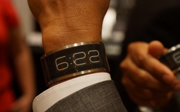 CST-01 Cst 01 Cel Mai Subtire Ceas De Mana Din Lume Lansat La Ces 2013 Pret Si Caracteristici