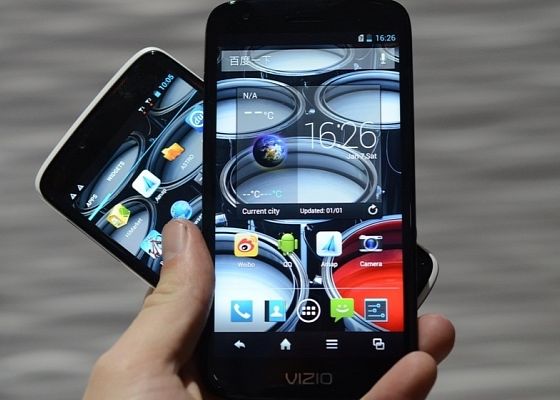 Cele mai ciudate telefoane la CES 2013: unul rezista 15 ani in stand-by, altul e pentru Apocalipsa Cele Mai Ciudate Telefoane La Ces 2013 Unul Rezista 15 Ani In Stand By Altul E Pentru Apocalipsa