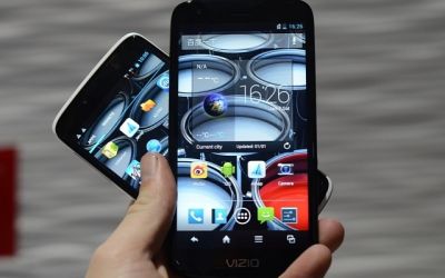 Cele mai ciudate telefoane la CES 2013: unul rezista 15 ani in stand-by, altul e pentru Apocalipsa