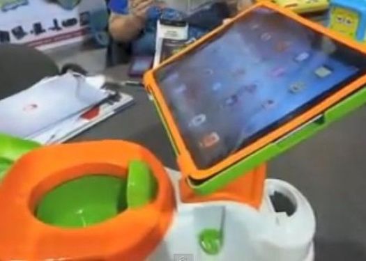 Olita cu suport pentru iPad, superinventia de la CES 2013. Cat va costa iPotty. VIDEO Olita Cu Suport Pentru Ipad Superinventia De La Ces 2013 Cat Va Costa Ipotty Video