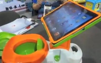 Olita cu suport pentru iPad, superinventia de la CES 2013. Cat va costa iPotty. VIDEO