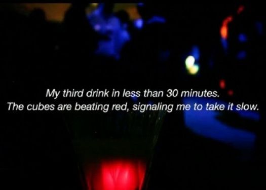 Cuburile de gheata stiu cand ai baut prea mult si suna un prieten. Cum functioneaza. VIDEO Cuburile De Gheata Stiu Cand Ai Baut Prea Mult Si Suna Un Prieten Cum Functioneaza Video