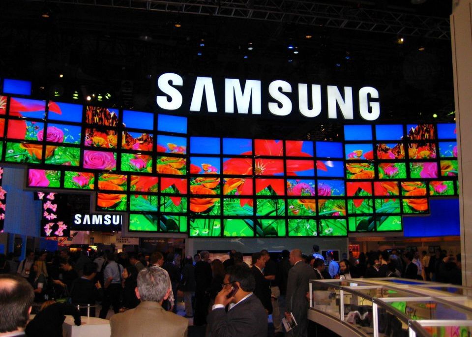 George Buhnici, la CES 2013: Camera foto 3D si primul televizor curbat din lume George Buhnici La Ces 2013 Camera Foto 3d Si Primul Televizor Curbat Din Lume