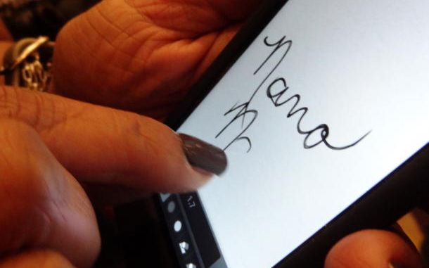 Nano Nails, cele mai destepte unghii false din lume, lansate la CES 2013.Cum se transforma in stylus Nano Nails Cele Mai Destepte Unghii False Din Lume Lansate La Ces 2013 Cum Se Transforma In Stylus