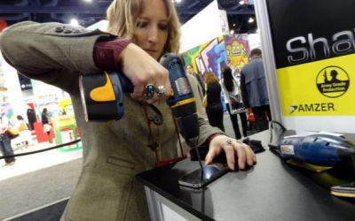 Ecranul de iPhone care nu poate fi crapat nici de o bormasina. Ce inventie a aparut la CES 2013