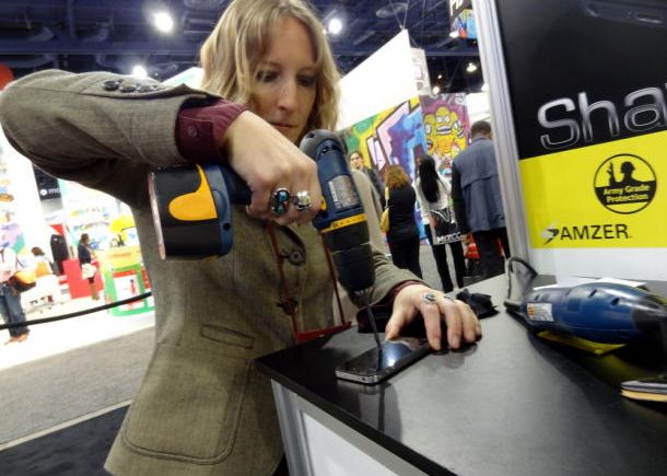 Ecranul de iPhone care nu poate fi crapat nici de o bormasina. Ce inventie a aparut la CES 2013 Ecranul De Iphone Care Nu Poate Fi Crapat Nici De O Bormasina Ce Inventie A Aparut La Ces 2013