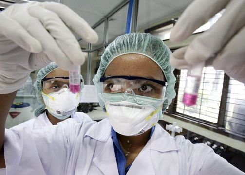Experimentele pentru crearea unui virus mutant, reluate. Ar putea ucide o mare parte din populatie Experimentele Pentru Crearea Unui Virus Mutant Reluate Ar Putea Ucide O Mare Parte Din Populatie