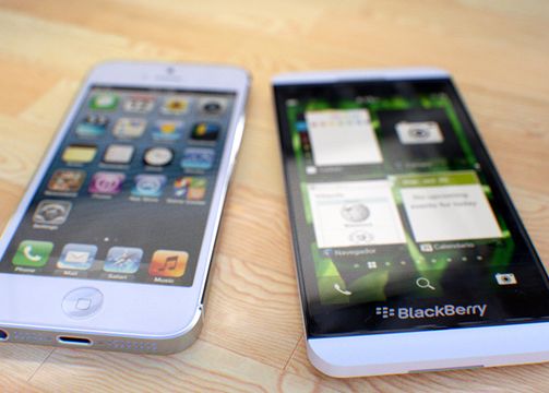 Noul BlackBerry Z10 bate lejer iPhone 5 la aspect si la specificatii Noul Blackberry Z10 Bate Lejer Iphone 5 La Aspect Si La Specificatii