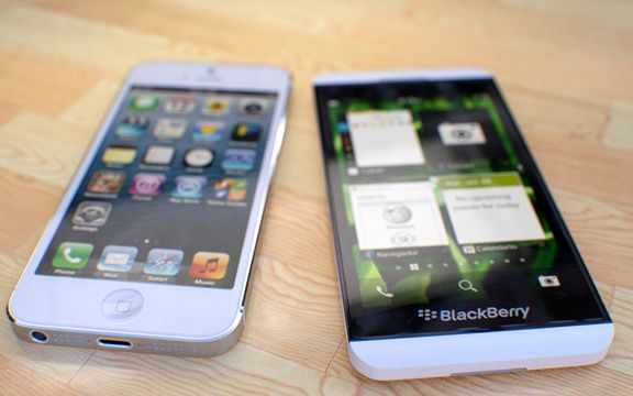 Noul BlackBerry Z10 bate lejer iPhone 5 la aspect si la specificatii Noul Blackberry Z10 Bate Lejer Iphone 5 La Aspect Si La Specificatii