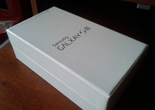 Sansumg sau Suvnsmg , versiunile false de pe net ale Galaxy S III. Cele mai noi gadgeturi, prezentate la MWC 2013 Sansumg Sau Suvnsmg Versiunile False De Pe Net Ale Galaxy Siii Originalul Prezent La Mwc 2013