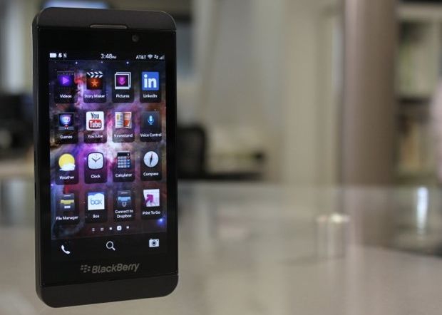 BlackBerry Z10 si Alcatel One Touch, vazute de George Buhnici la MWC 2013 Blackberry Z10 Si Alcatel One Touch Vazute De George Buhnici La Mwc 2013