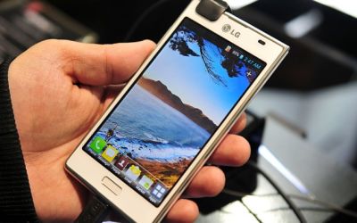 LG Optimus L7 a fost adus la MWC 2013. Alternativa minimalista a unui Galaxy SII. Review VIDEO