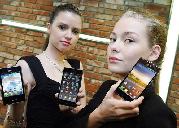 LG Optimus L3 II. Mic, usor, cu o baterie puternica. VIDEO review George Buhnici Lg Optimus L3 Ii Un Telefon Mic Usor Cu O Baterie Puternica Video Review