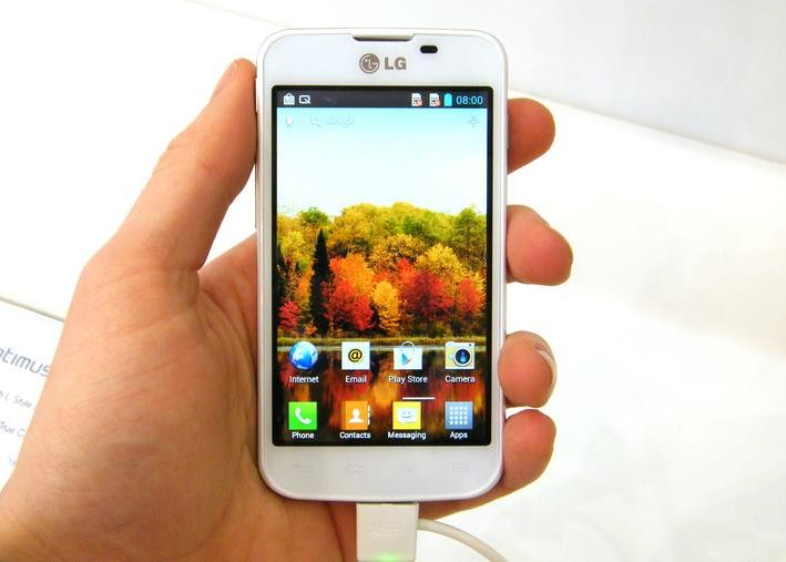 LG Optimus L5 II: Accesibil, performant, atragator. VIDEO review George Buhnici Lg Optimus L5 Ii Accesibil Performant Atragator Video Review George Buhnici