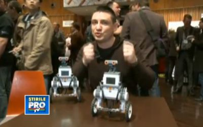 Jucariile de la MWC 2013. Robotii care nu cad niciodata din picioare. VIDEO