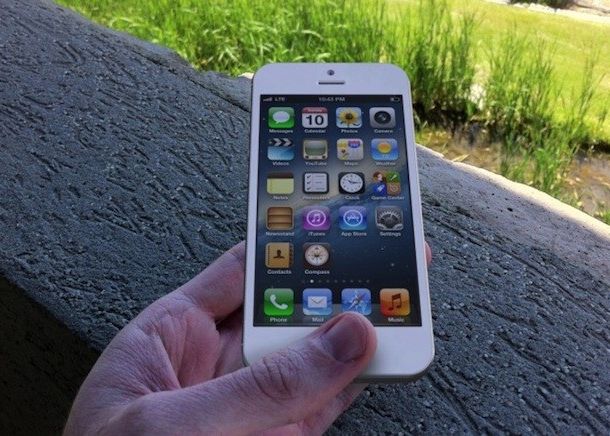 Ecranul de iPhone care nu se va zgaria niciodata. Inventia testata de George Buhnici la MWC 2013 Ecranul De Iphone Care Nu Se Va Zgaria Niciodata Inventia Testata De George Buhnici La Mwc 2013
