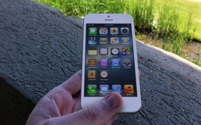 Ecranul de iPhone care nu se va zgaria niciodata. Inventia testata de George Buhnici la MWC 2013