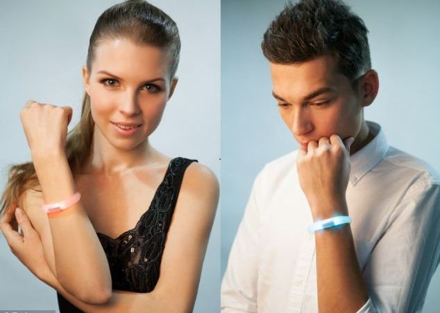 Embrace+, bratara care-ti semnaleaza primirea unui nou email sau o postare pe Facebook sau Twitter Embrace Bratara Care Ti Semnaleaza Primirea Unui Nou Email Sau O Postare Pe Facebook Sau Twitter