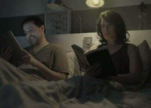 VIDEO. Reclama care demonstreaza ca tableta nu poate inlocui hartia in cele mai delicate momente Video Reclama Care Demonstreaza Ca Tableta Nu Poate Inlocui Hartia In Cele Mai Delicate Momente