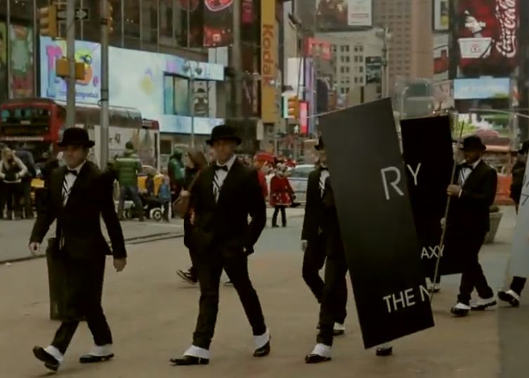 Samsung Galaxy S4, spectacol pe strada inaintea lansarii. VIDEO Samsung Galaxy S4 Spectacol Pe Strada Inaintea Lansarii Video