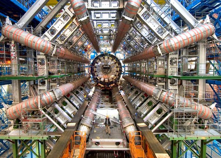 Particula lui Dumnezeu, aproape confirmata. Cercetatorii sunt mai mult de 99,9999% siguri ca au gasit-o Particula Lui Dumnezeu A Fost Descoperita Anunta Oficial Oamenii De Stiinta De La Cern
