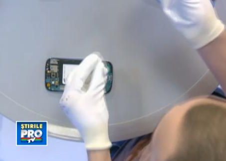 Trei smartphone-uri de top sunt dezbracate de carcase la iLikeIT: Galaxy S3, iPhone 4 si Note 2. VIDEO Trei Smartphone Uri De Top Sunt Dezbracate De Carcase La Ilikeit Galaxy S3 Iphone 4 Si Note 2 Video