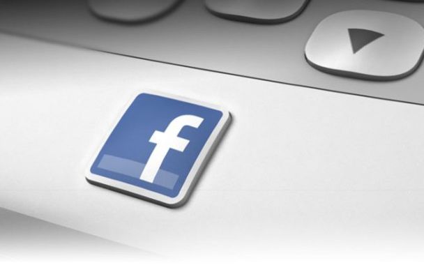 Facebook face inca un telefon impreuna cu HTC. Cand se lanseaza Facebook Face Inca Un Telefon Impreuna Cu Htc Cum Arata