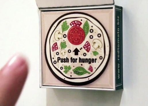 Vrei sa comanzi pizza acasa? Apasa pe magnetul de pe frigider! Vrei Sa Comanzi Pizza Acasa Apasa Pe Magnetul De Pe Frigider