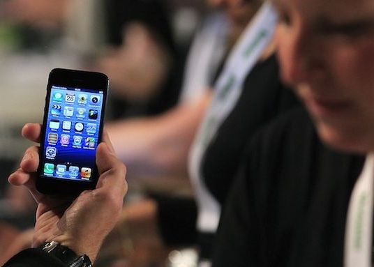 iPhone-ul ieftin ar putea fi lansat in curand. Care este pretul Iphone Ul Ieftin Ar Putea Fi Lansat In Curand Care Este Pretul