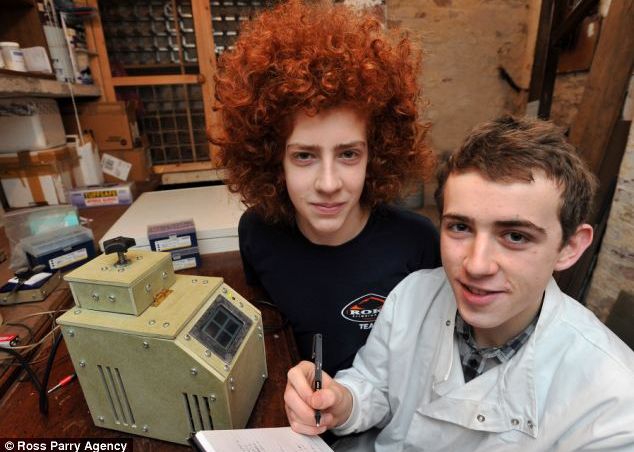 A fabricat un dispozitiv de testare ADN doar ca sa afle de ce fratele sau este roscat A Fabricat Un Dispozitiv De Testare Adn Doar Ca Sa Afle De Ce Fratele Sau Este Roscat