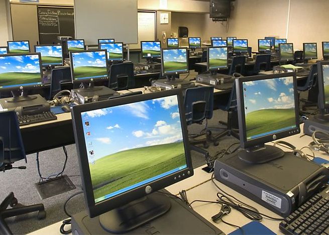 Scadere istorica a vanzarilor de PC-uri. O singura companie se descurca bine in piata Scadere Istorie A Vanzarilor De Pc Uri O Singura Companie Se Descurca Bine In Piata 1