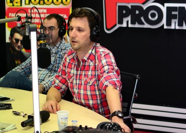 Care era cosmarul lui Andi Moisescu in anii 90! Afla cum a fost la primele emisiuni de la ProFM si cum s-au schimbat lucrurile in 20 de ani! VIDEO Care Era Cosmarul Lui Andi Moisescu In Anii 90 Afla Cum A Fost La Primele Emisiuni De La Profm Si Cum