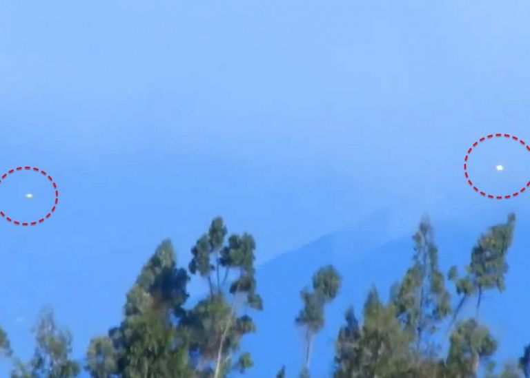 Un OZN in forma de diamant, filmat pe cerul Californiei VIDEO Un Ozn In Forma De Diamant Filmat Pe Cerul Californiei Video