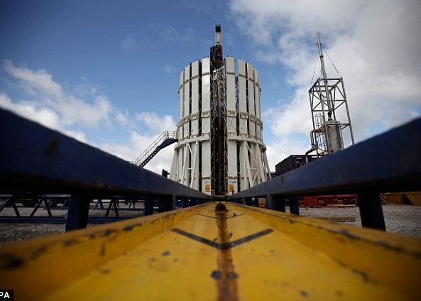 Fracturarea hidraulica nu cauzeaza o activitate seismica mai mare decat cea provocata de saritura de pe o scara, spune o noua cercetare Fracturarea Hidraulica Nu Cauzeaza O Activitate Seismica Mai Mare Decat Cea Provocata De Saritura De Pe