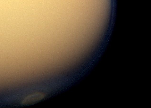 NASA a surprins venirea toamnei pe cel mai mare satelit natural al lui Saturn Nasa A Surprins Venirea Toamnei Pe Cel Mai Mare Satelit Natural Al Lui Saturn