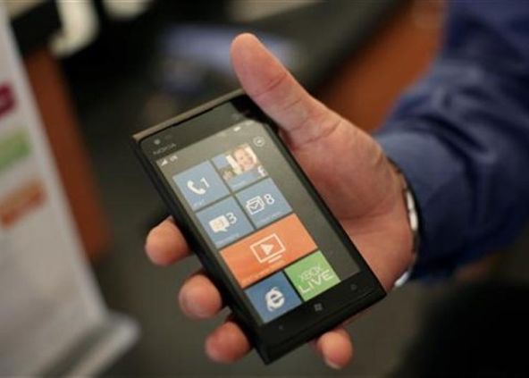 Nokia ar pregati un telefon cu ecran urias si un altul cu camera de 41 MP Nokia Ar Pregati Un Telefon Cu Ecran Urias Si Un Altul Cu Camera De 41 Mp