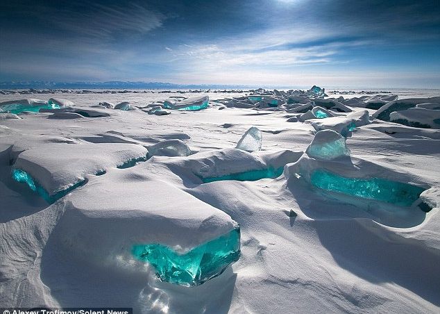 FOTO Baikal, lacul siberian cu pietre pretioase Baikal Lacul Siberian Cu Pietre Pretioase