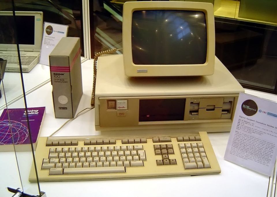 Ce este un calculator? Un VIDEO din anii 1990 iti explica  Ce Este Un Calculator Un Video Din Anii 1990 Iti Explica