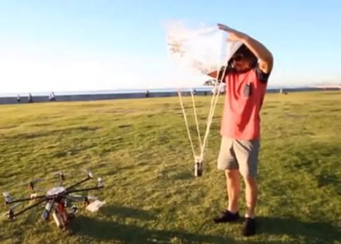 Insetatii primesc ajutor de la drone. Cu ajutorul lor, berea va ajunge in cele mai aglomerate zone VIDEO Insentatii Primesc Un Ajutor De La Drone Cu Ajutorul Lor Berea Va Ajunge In Cele Mai Aglomerate Zone Video