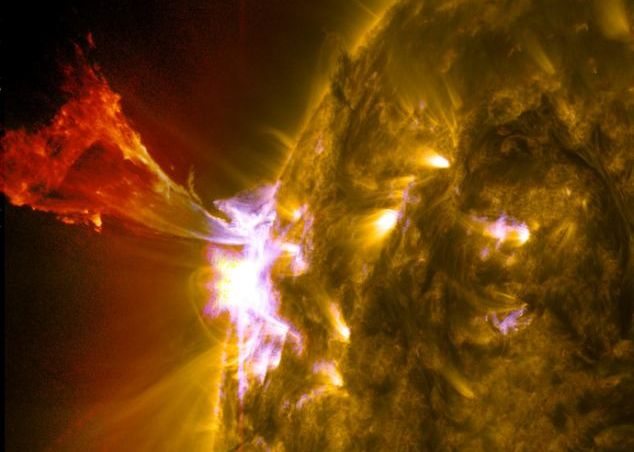 Spectacol pe cer: un bici solar a fost fotografiat de NASA in timpul maximului de activitate a astrului diurn Spectacol Pe Cer Un Bici Solar A Fost Fotografiat De Nasa In Timpul Maximului De Activitate A Astrului