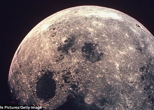 Apa pe Luna! Rocile aduse de misiunile Apollo pot dezlega misterul formarii unicului satelit natural al Pamantului Apa Pe Luna Rocile Aduse De Misiunile Apollo Pot Dezlega Misterul Formarii Unicului Satelit Natural Al