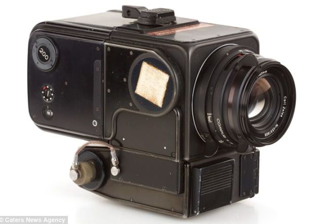 Aparatul foto folosit in misiunile spatiale din 1973 a fost scos la licitatie Aparatul Foto Folosit In Misiunile Spatiale Din 1973 A Fost Scos La Licitatie