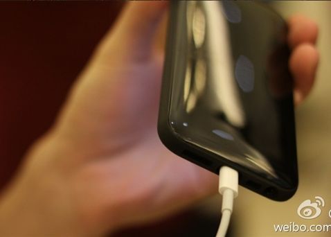 iPhone-ul low-cost, surprins in doua imagini de la surse diferite. Cum arata telefonul Iphone Ul Low Cost Surprins In Doua Imagini De La Surse Diferite Cum Arata Telefonul