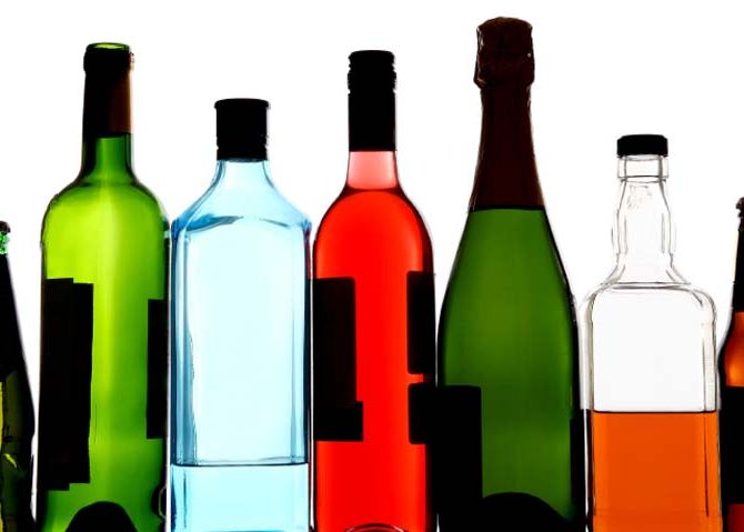 Stiinta mahmurelii. Ce sa bei ca sa nu te doara capul si cum atenuezi starea de rau Stiinta Mahmurelii Ce Sa Bei Ca Sa Nu Te Doara Capul Si Cum Atenuezi Starea De Rau