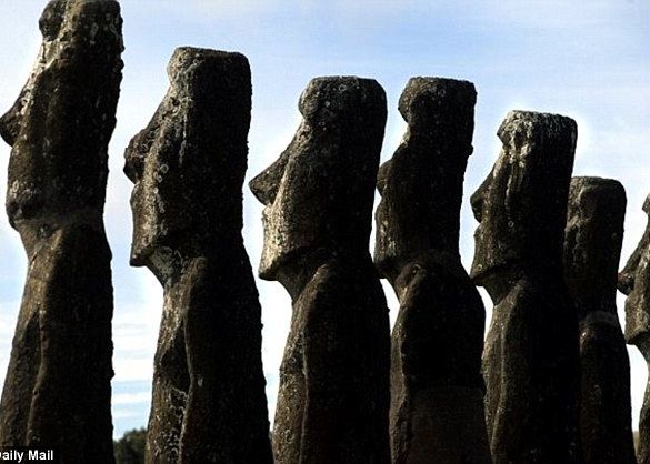 Celebrele statui de pe Insula Pastelui ar putea fi ridicate de o civilizatie misterioasa Celebrele Statui De Pe Insula Pastelui Ar Putea Fi Ridicate De O Civilizatie Misterioasa