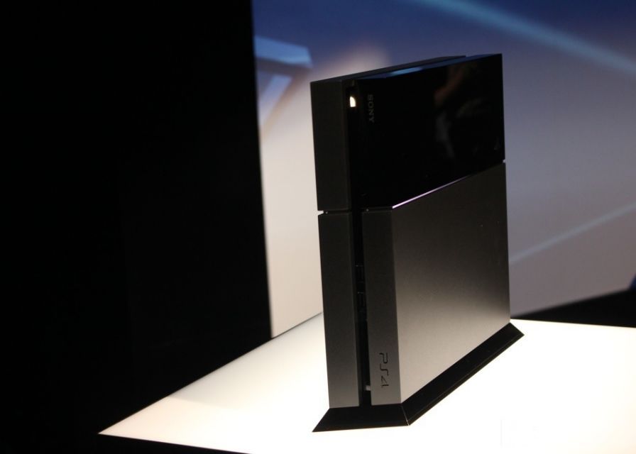 PlayStation 4 Playstation 4 Si Controllerul Dualshock Hands On