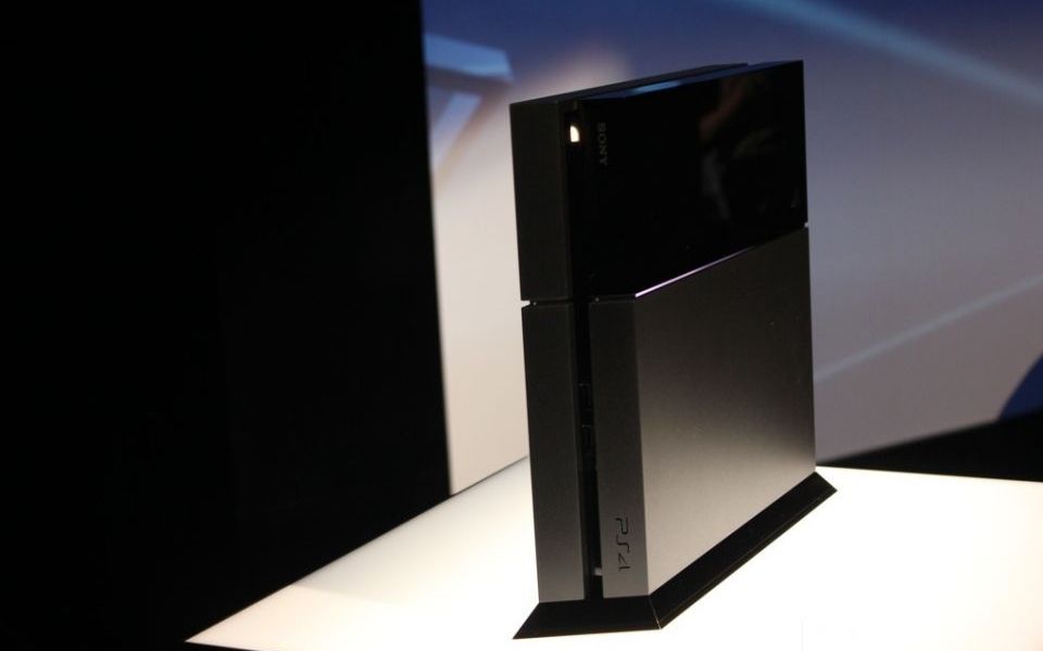 PlayStation 4 Playstation 4 Si Controllerul Dualshock Hands On